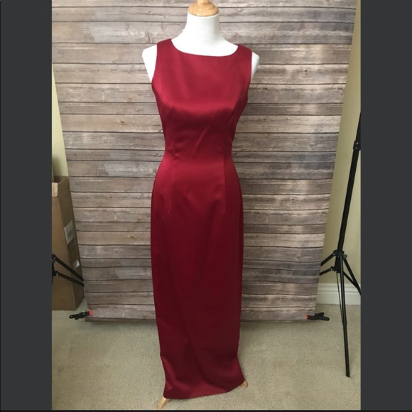 FINAL CALL!!! Utterly Elegant Lady in Red Gown 💃 - Picture 3 of 8